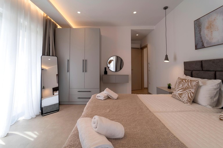 Vacation Rentals (Greece, --, --)