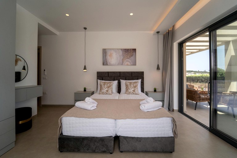 Vacation Rentals (Greece, --, --)