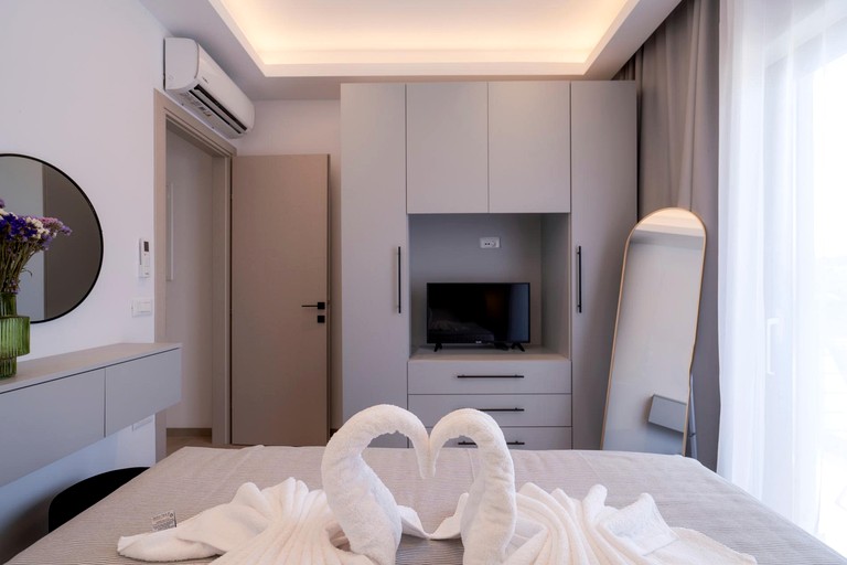 Vacation Rentals (Greece, --, --)