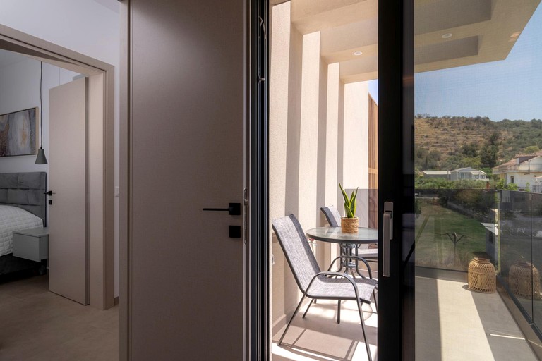 Vacation Rentals (Greece, --, --)