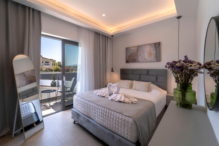 Vacation Rentals (Greece, --, --)