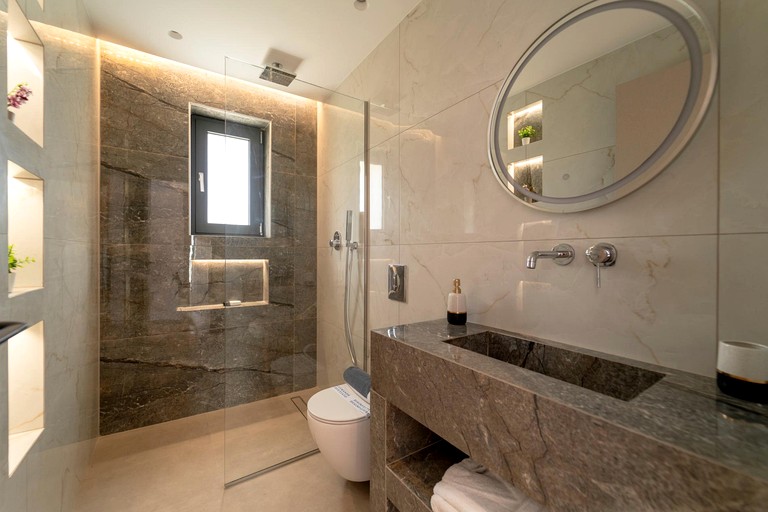 Vacation Rentals (Greece, --, --)