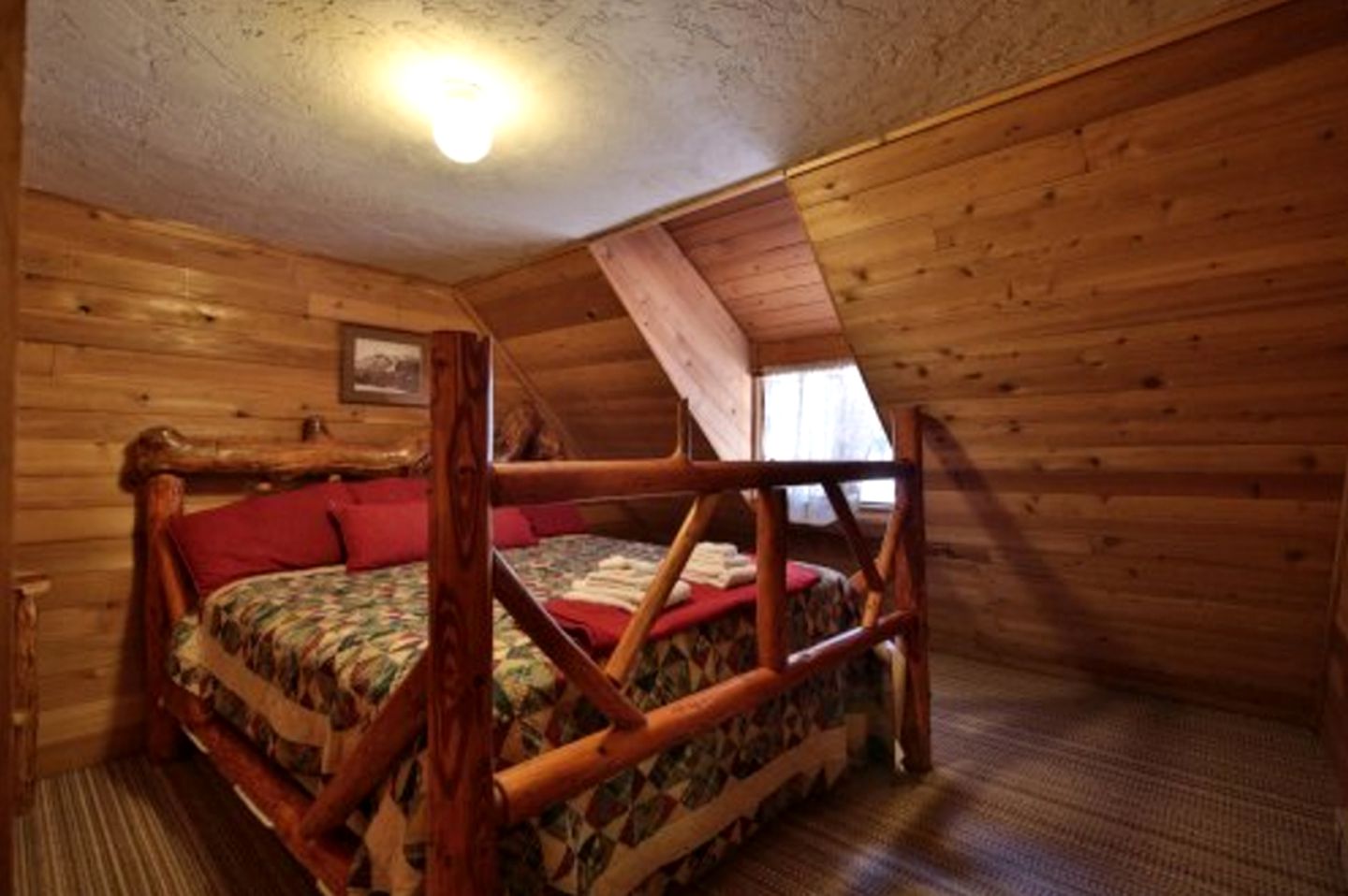 Spacious Luxury Cabin Rental for Group Mountain Retreat near Leavenworth