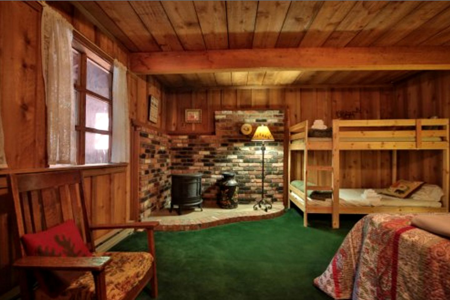 Spacious Luxury Cabin Rental for Group Mountain Retreat near Leavenworth