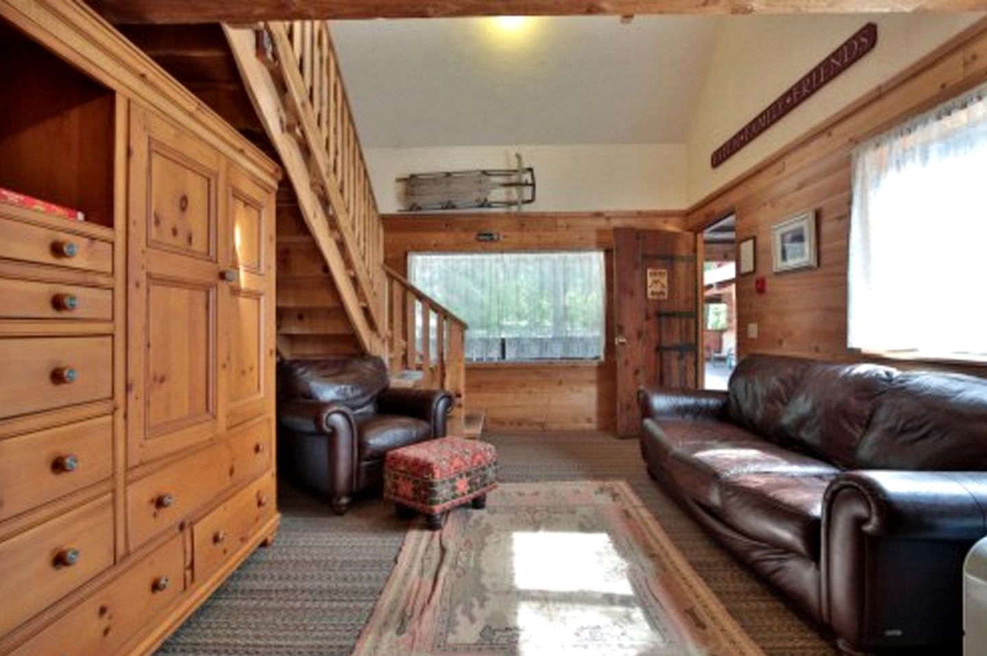 Spacious Luxury Cabin Rental for Group Mountain Retreat near Leavenworth