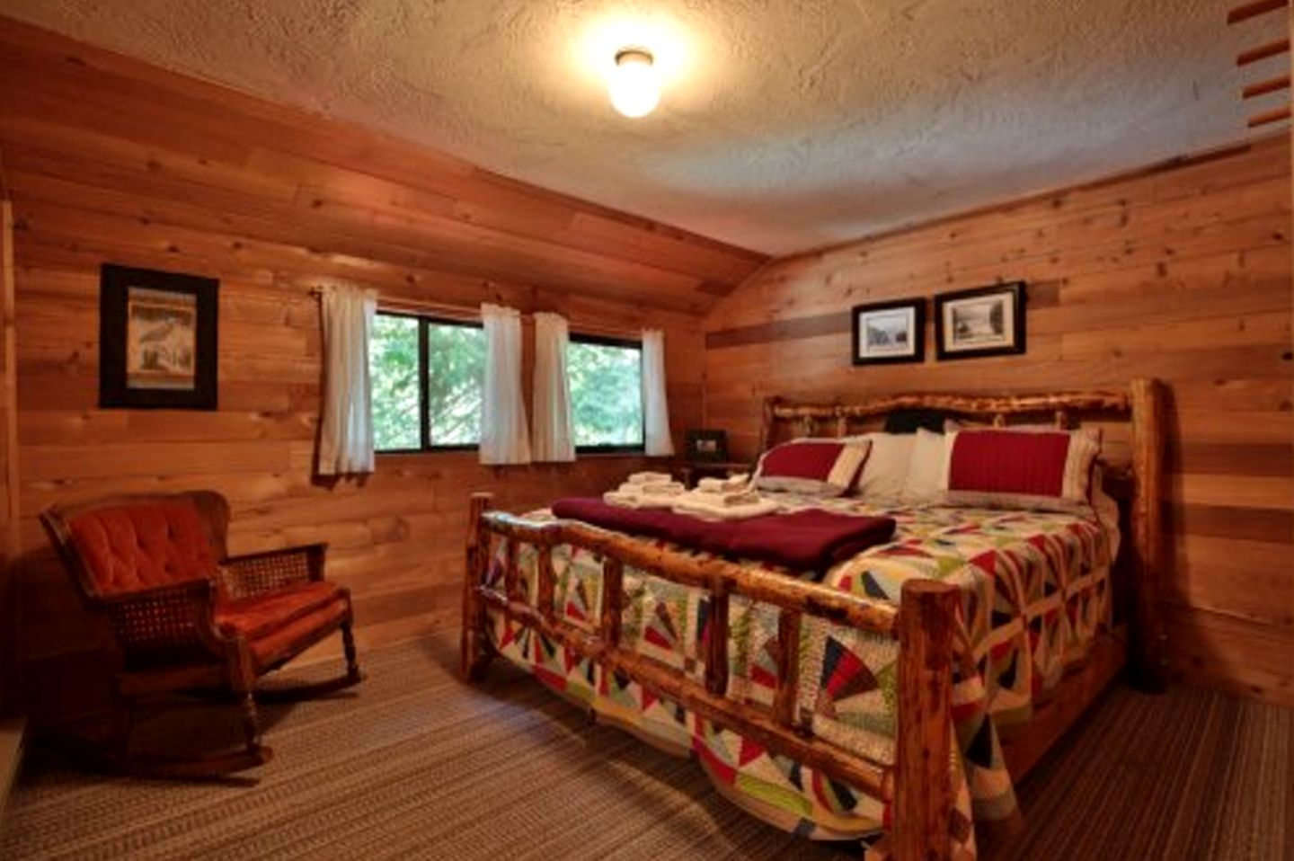 Spacious Luxury Cabin Rental for Group Mountain Retreat near Leavenworth