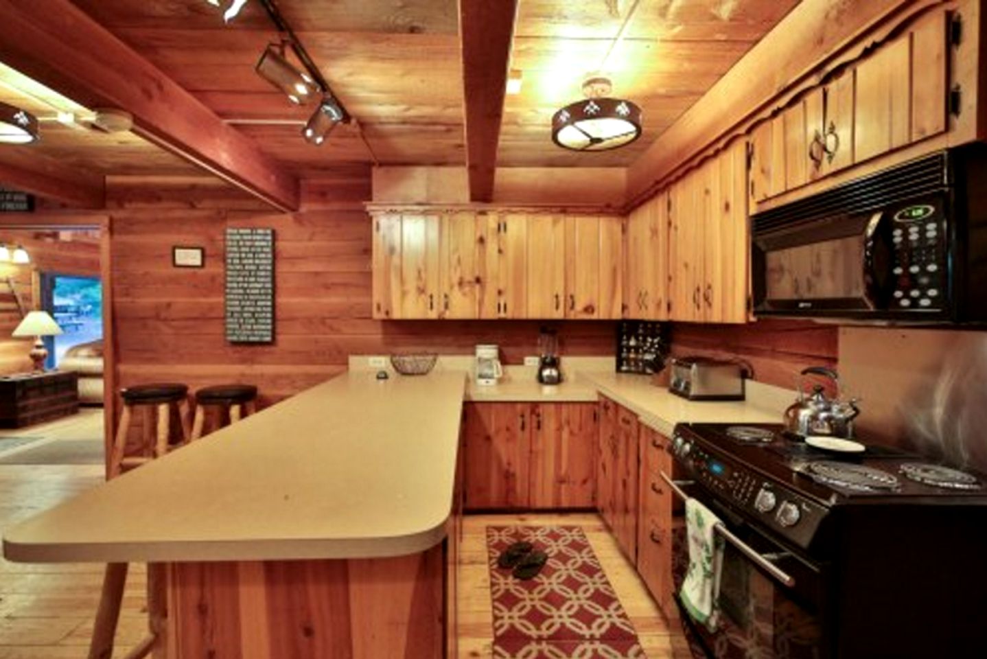 Spacious Luxury Cabin Rental for Group Mountain Retreat near Leavenworth
