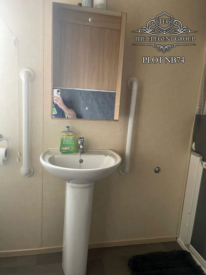 Comfortable Accessible Caravan Escape with Smart TVs & Modern Amenities in Lincolnshire, United Kingdom