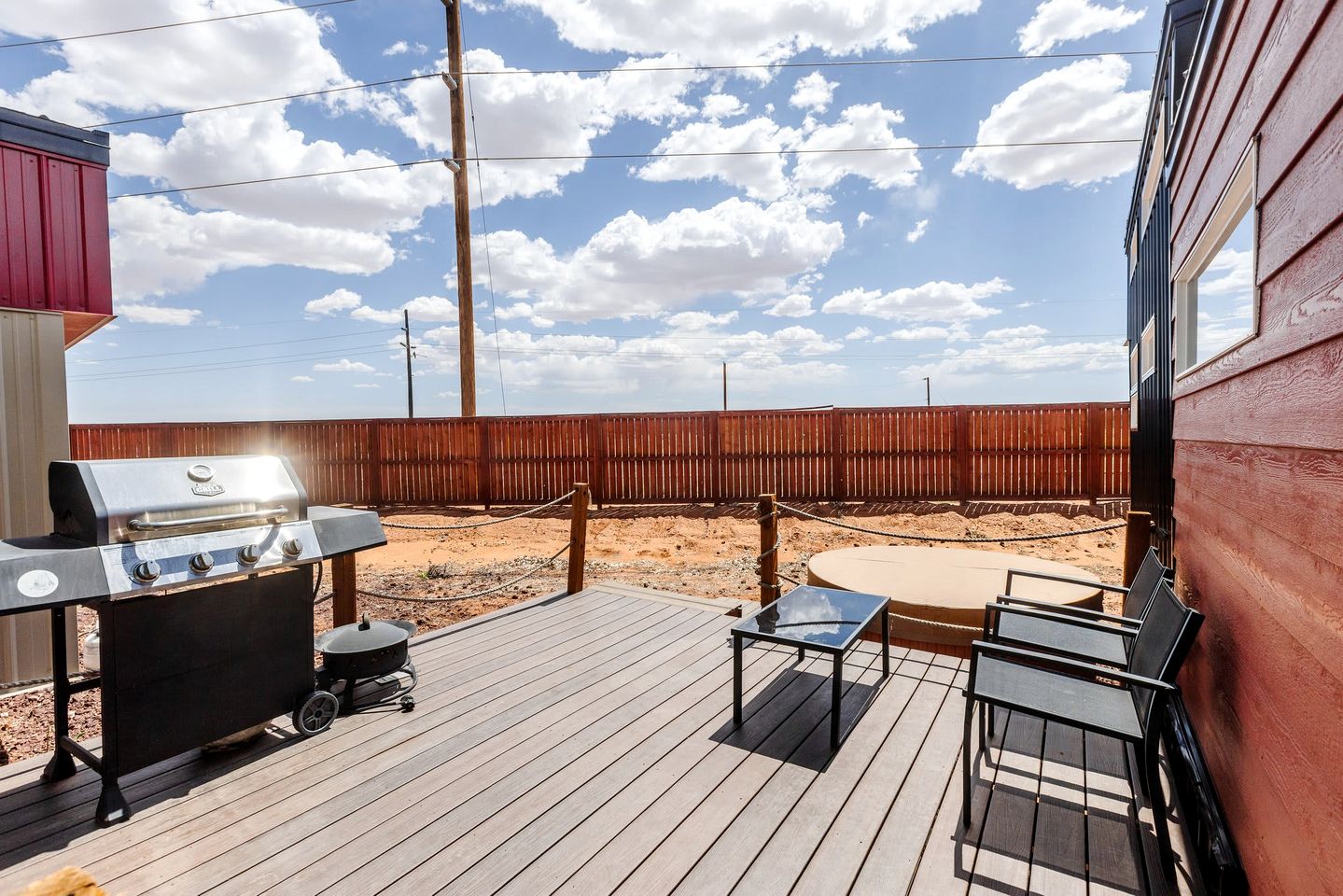 Discover Red Mountain Beauty: Spacious Tiny House in Apple Valley, Utah