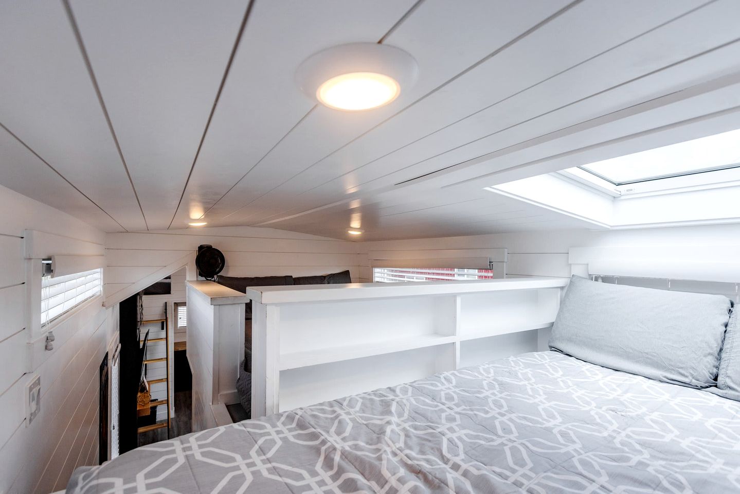 Discover Red Mountain Beauty: Spacious Tiny House in Apple Valley, Utah