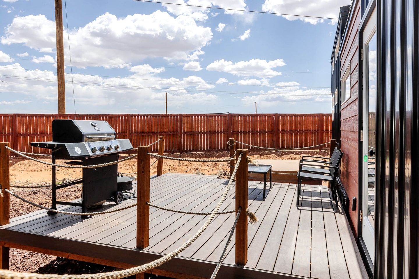 Discover Red Mountain Beauty: Spacious Tiny House in Apple Valley, Utah