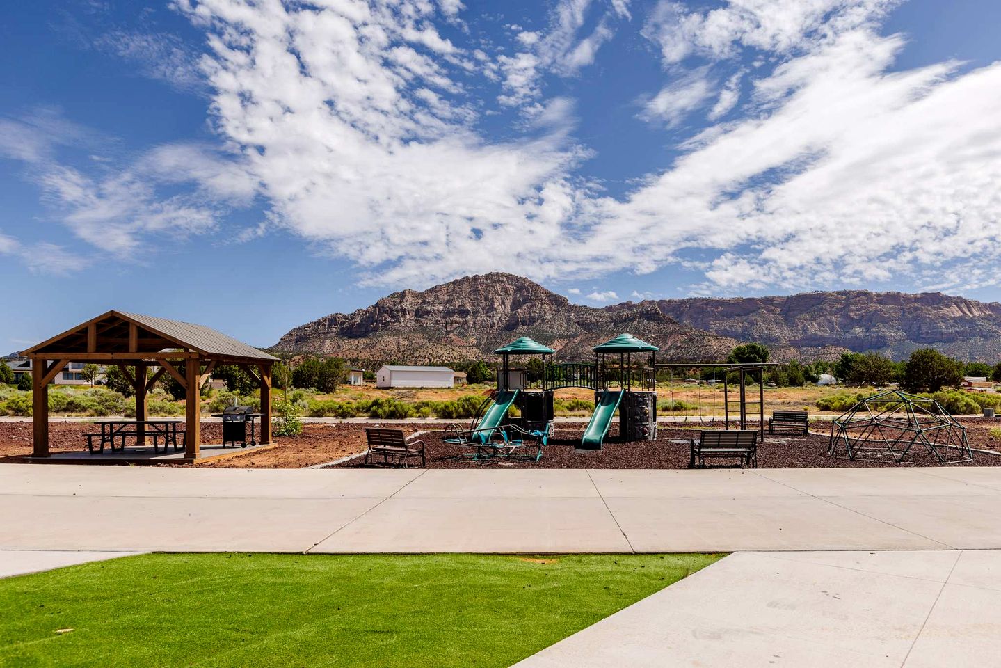 Discover Two Wonders: Tiny Home Getaway Near Bryce Canyon and Grand Canyon