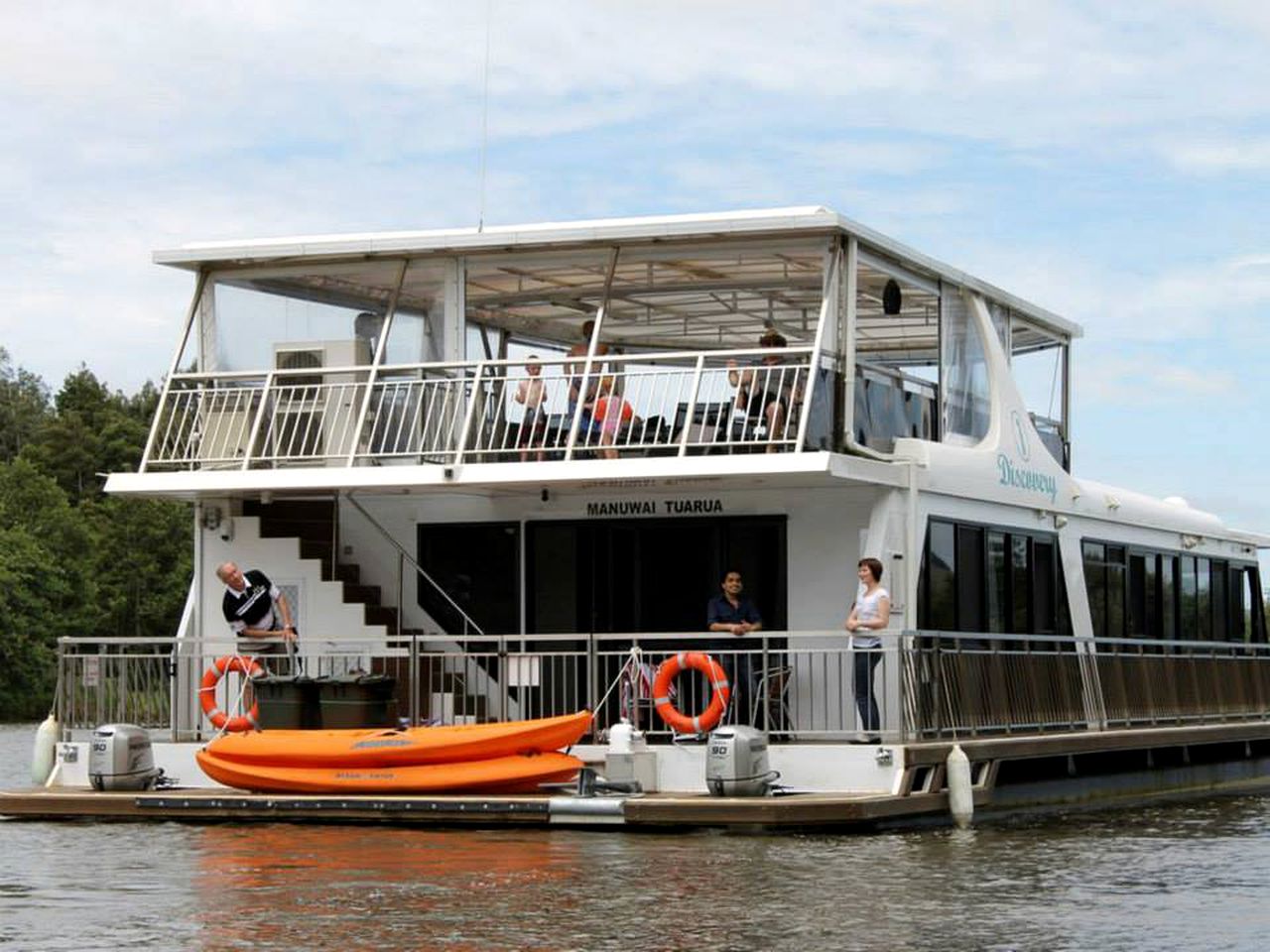 Floating Luxury Getaway on the Peaceful Waikato River of New Zealand