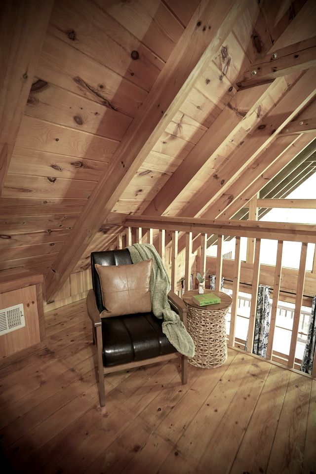 Charming Wooden Cabin with Hot-tub in Sevierville, Tennessee