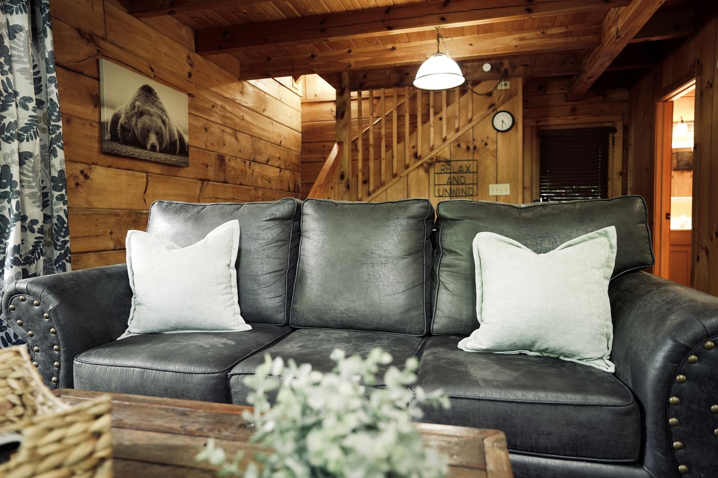 Charming Wooden Cabin with Hot-tub in Sevierville, Tennessee
