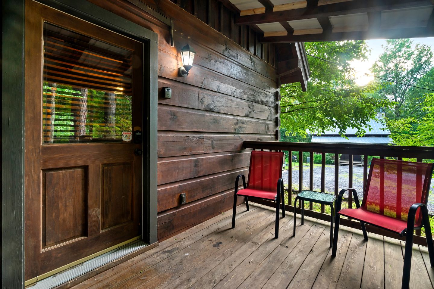 Charming Wooden Cabin with Hot-tub in Sevierville, Tennessee