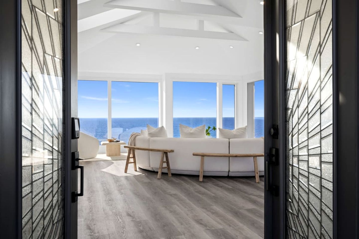 Luxury Oceanfront Estate with Hot Tub & Gardens near San Francisco in Montara, California