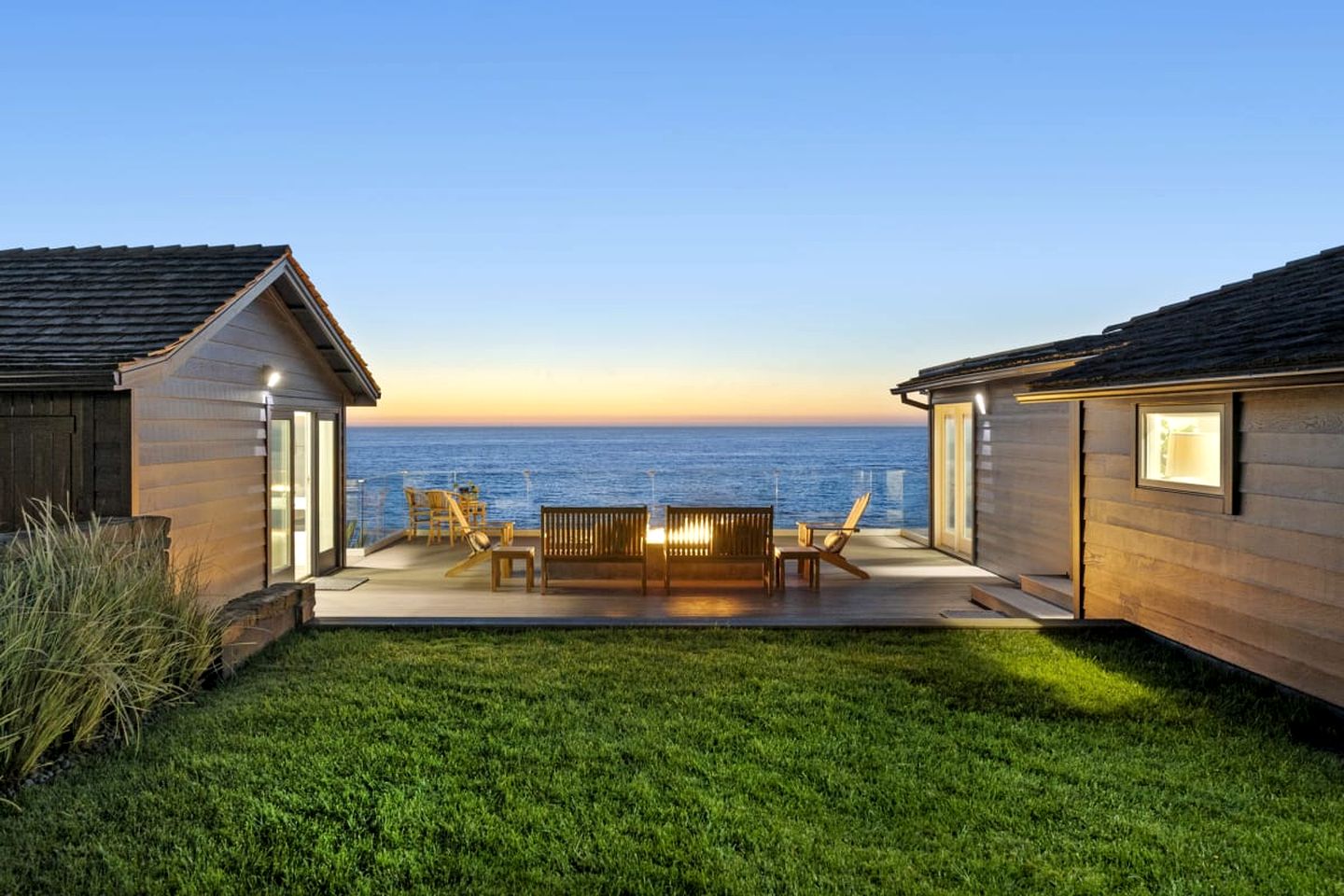 Luxury Oceanfront Estate with Hot Tub & Gardens near San Francisco in Montara, California
