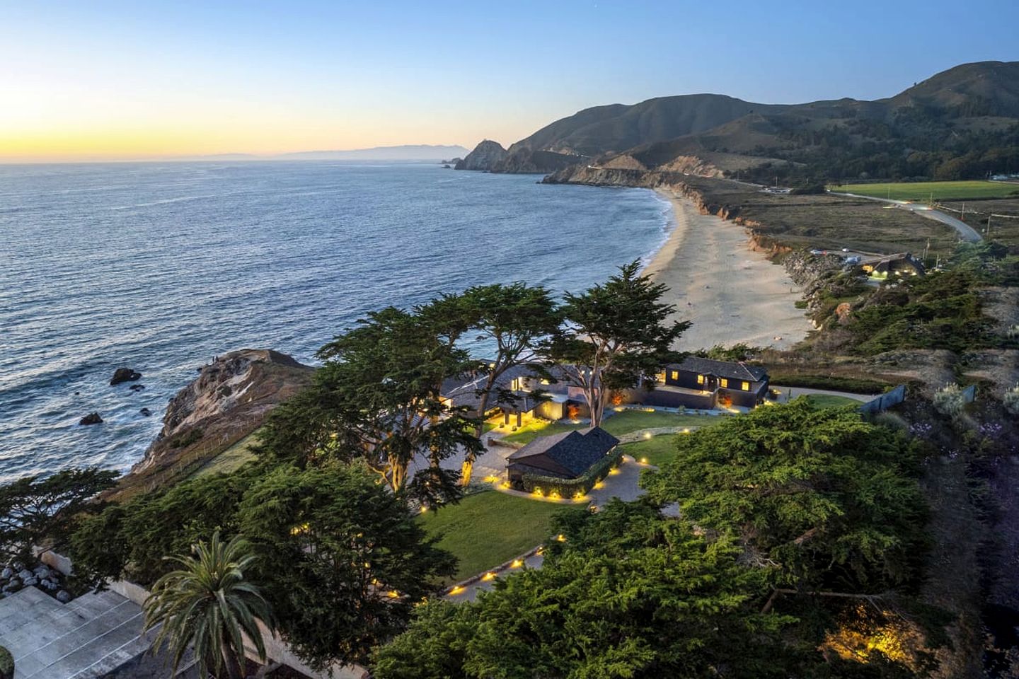 Luxury Oceanfront Estate with Hot Tub & Gardens near San Francisco in Montara, California