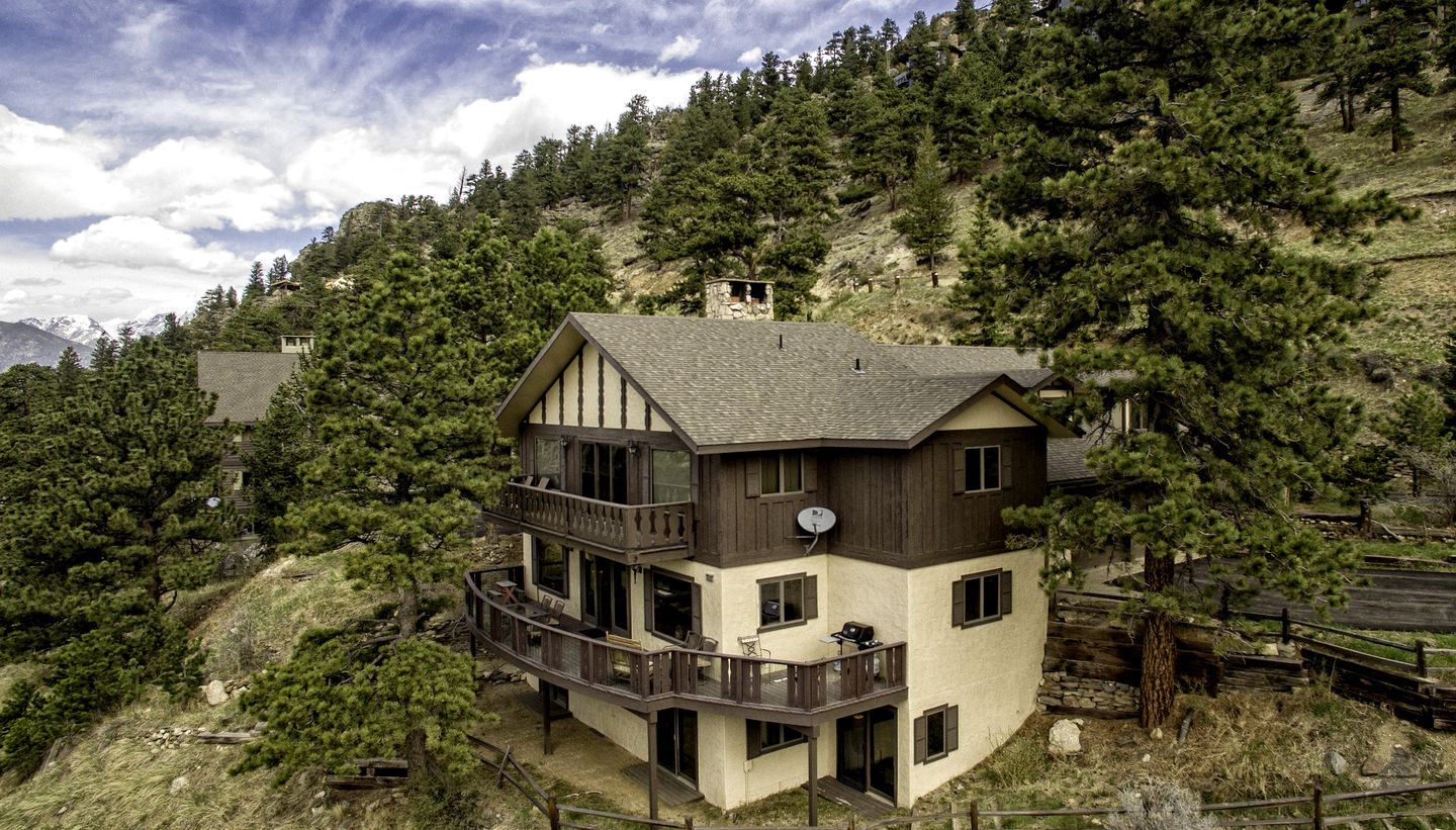 Secluded and Dog-Friendly Vacation Rental in the Mountains with Unique Views in Estes Park, CO