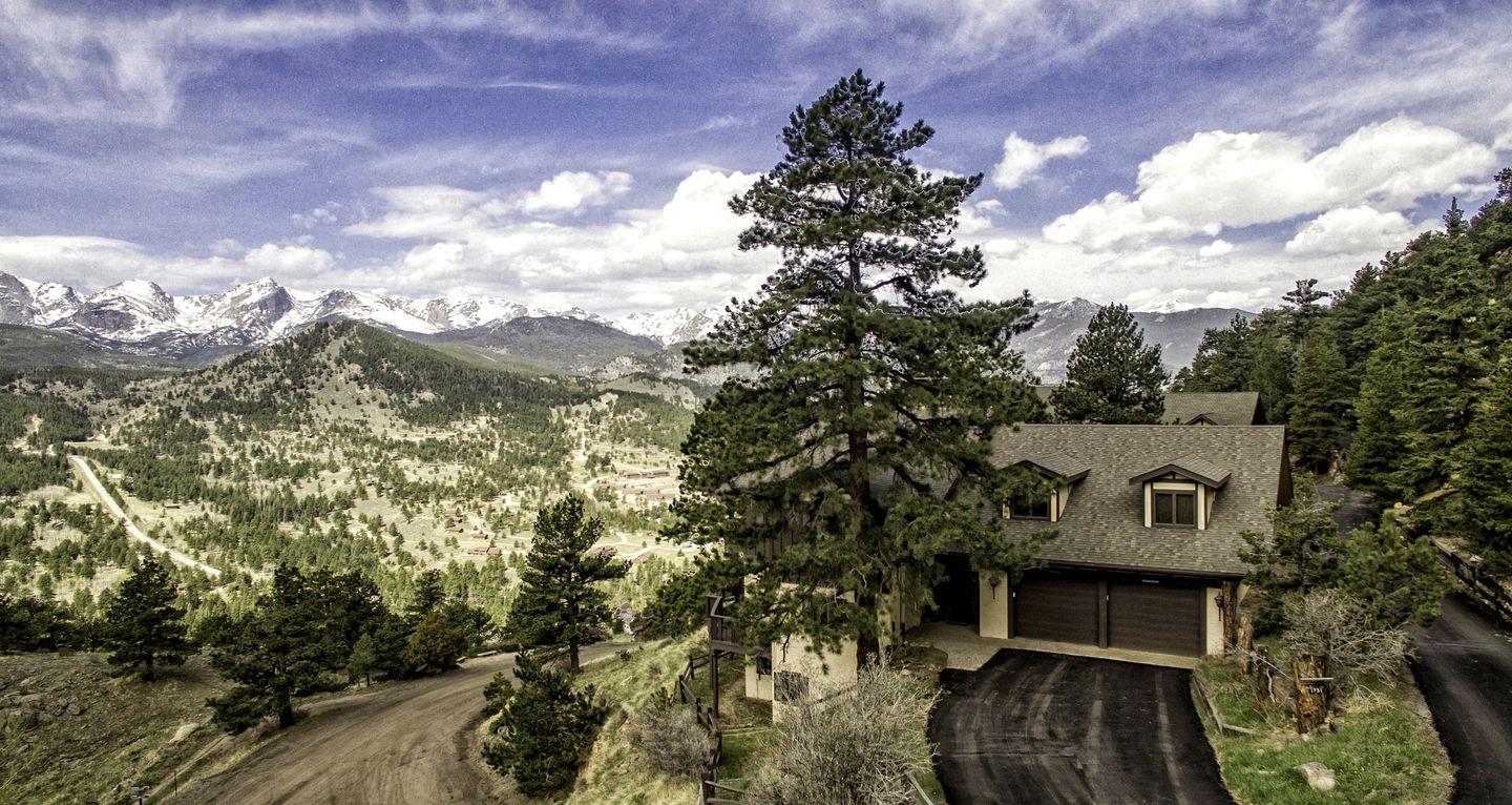 Secluded and Dog-Friendly Vacation Rental in the Mountains with Unique Views in Estes Park, CO