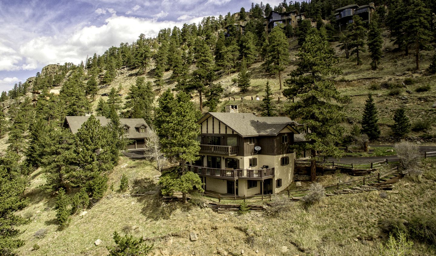 Secluded and Dog-Friendly Vacation Rental in the Mountains with Unique Views in Estes Park, CO