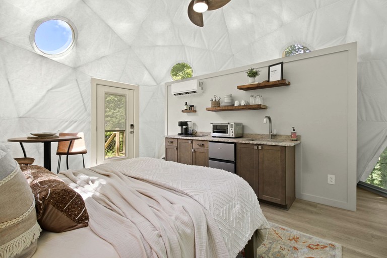 Domes (United States of America, Creston, North Carolina)