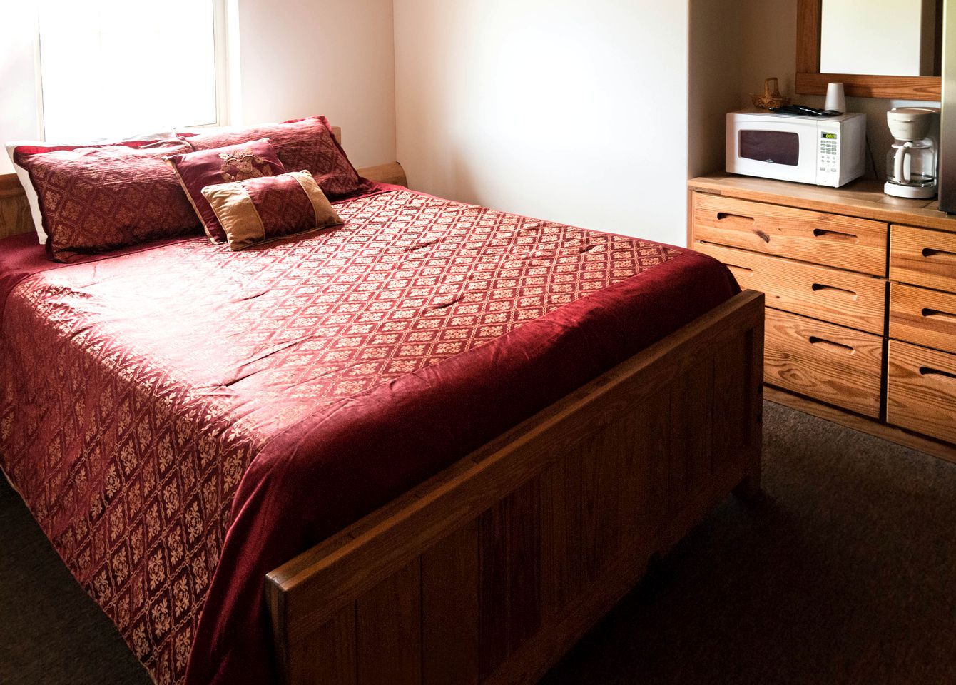 Spacious Vacation Suite in Log Cabin Lodge in Boundary County, Northern Idaho