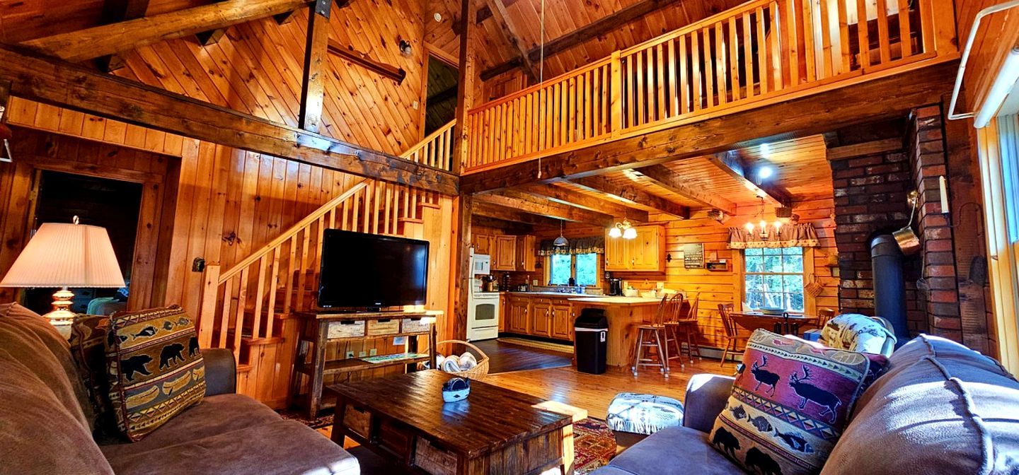 Dog-Friendly Cabin Near the Lake with Kayaks in Maine