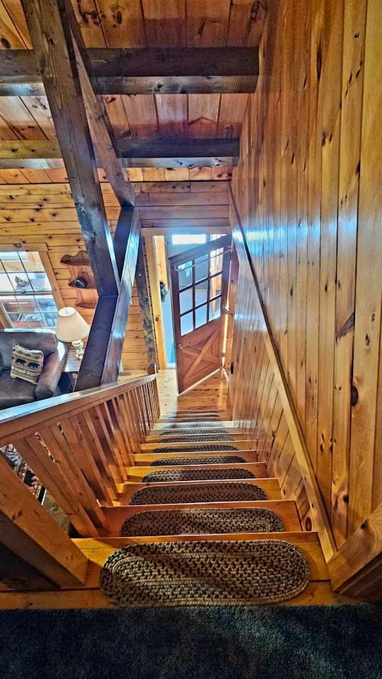 Dog-Friendly Cabin Near the Lake with Kayaks in Maine