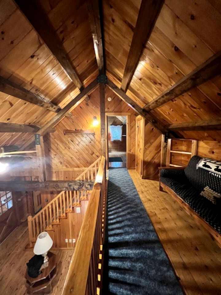 Dog-Friendly Cabin Near the Lake with Kayaks in Maine