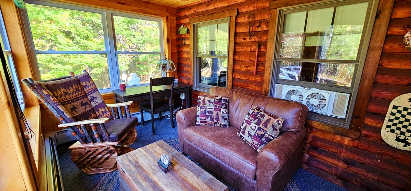 Dog-Friendly Cabin Near the Lake with Kayaks in Maine