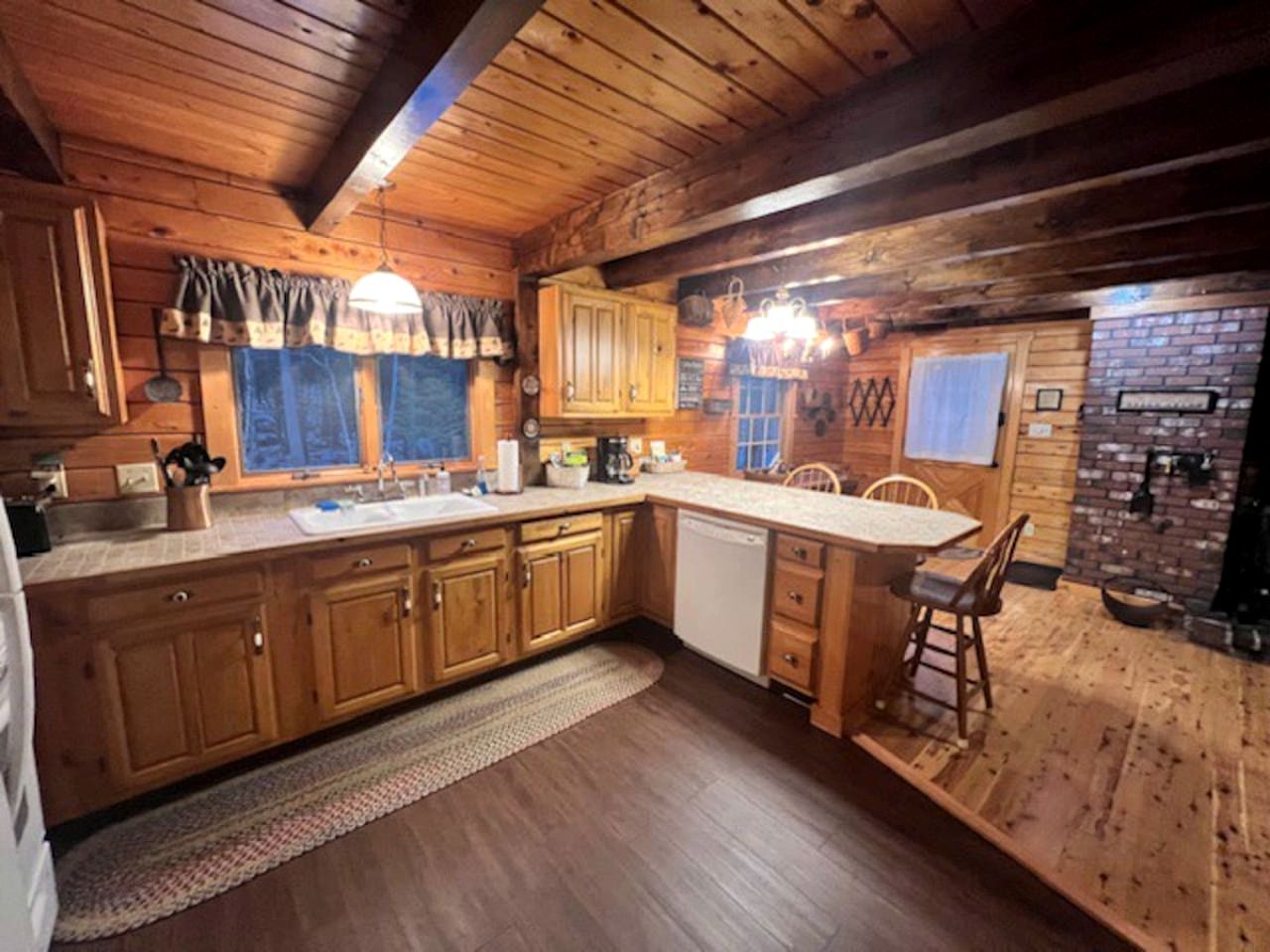 Dog-Friendly Cabin Near the Lake with Kayaks in Maine