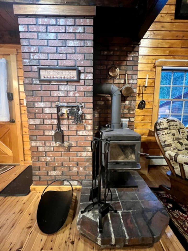 Dog-Friendly Cabin Near the Lake with Kayaks in Maine