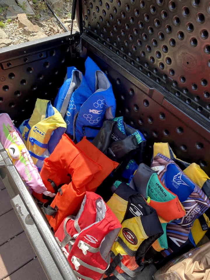 Dog Friendly Cabin on Lake Pend O'reille with Hot Tub and Lakefront Views, Perfect for a Family Retreat on the Lake