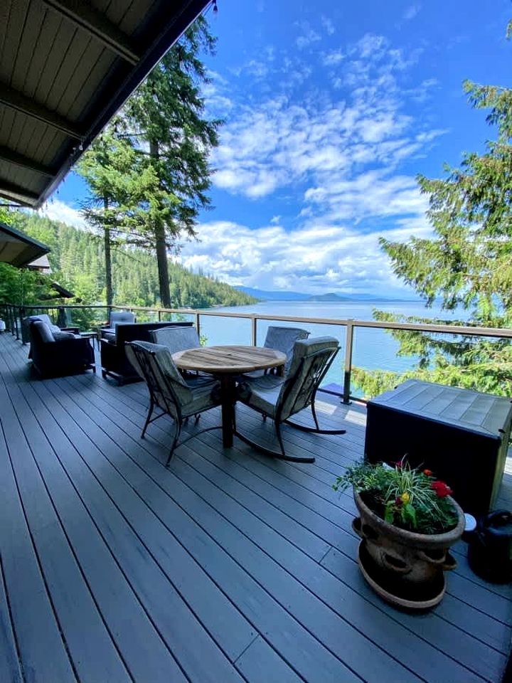 Dog Friendly Cabin on Lake Pend O'reille with Hot Tub and Lakefront Views, Perfect for a Family Retreat on the Lake