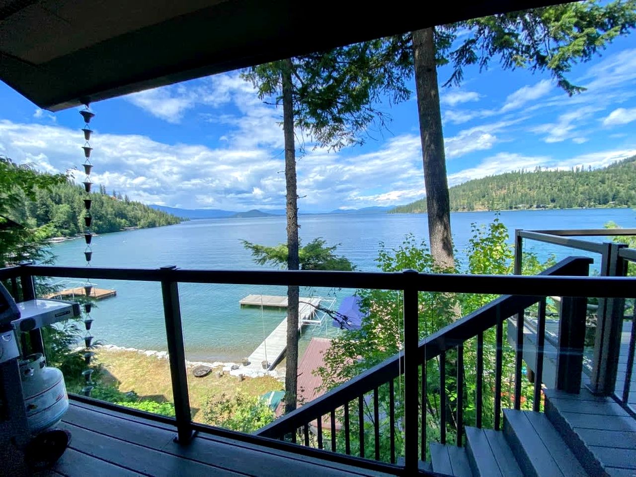 Dog Friendly Cabin on Lake Pend O'reille with Hot Tub and Lakefront Views, Perfect for a Family Retreat on the Lake