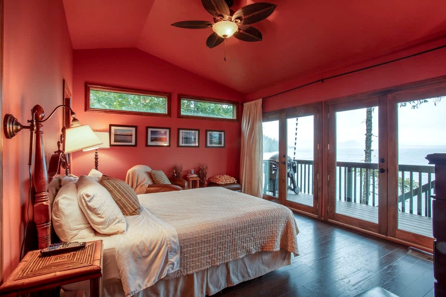 Dog Friendly Cabin on Lake Pend O'reille with Hot Tub and Lakefront Views, Perfect for a Family Retreat on the Lake