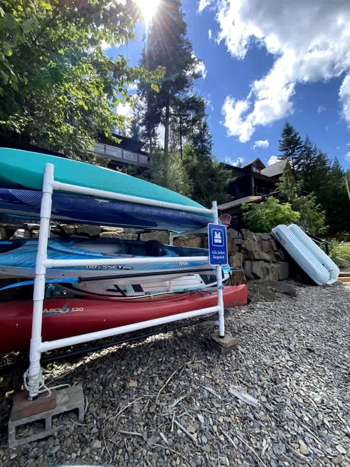 Dog Friendly Cabin on Lake Pend O'reille with Hot Tub and Lakefront Views, Perfect for a Family Retreat on the Lake