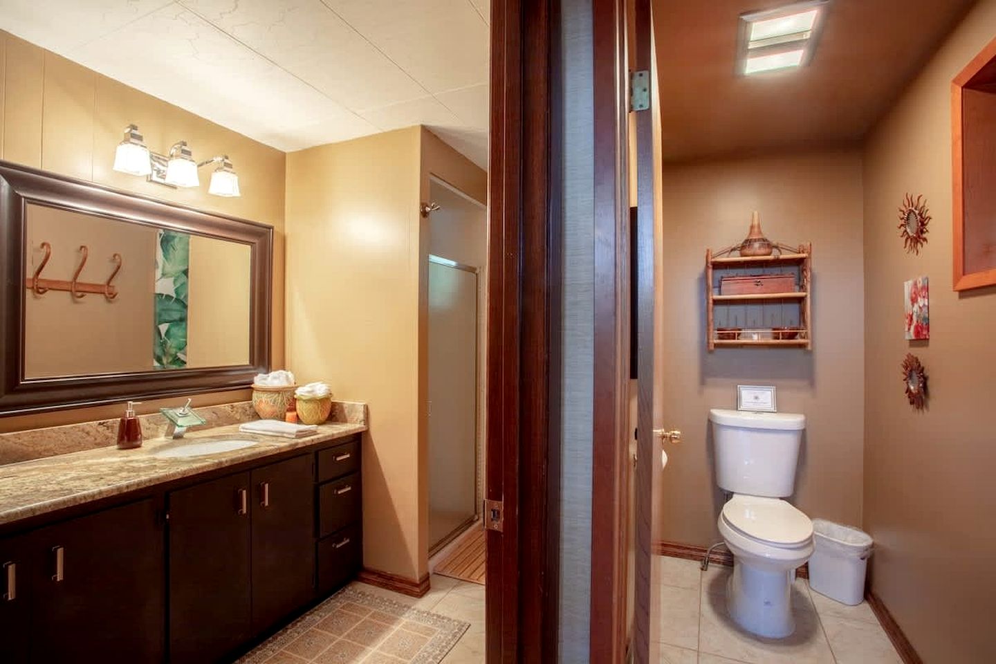 Dog Friendly Cabin on Lake Pend O'reille with Hot Tub and Lakefront Views, Perfect for a Family Retreat on the Lake