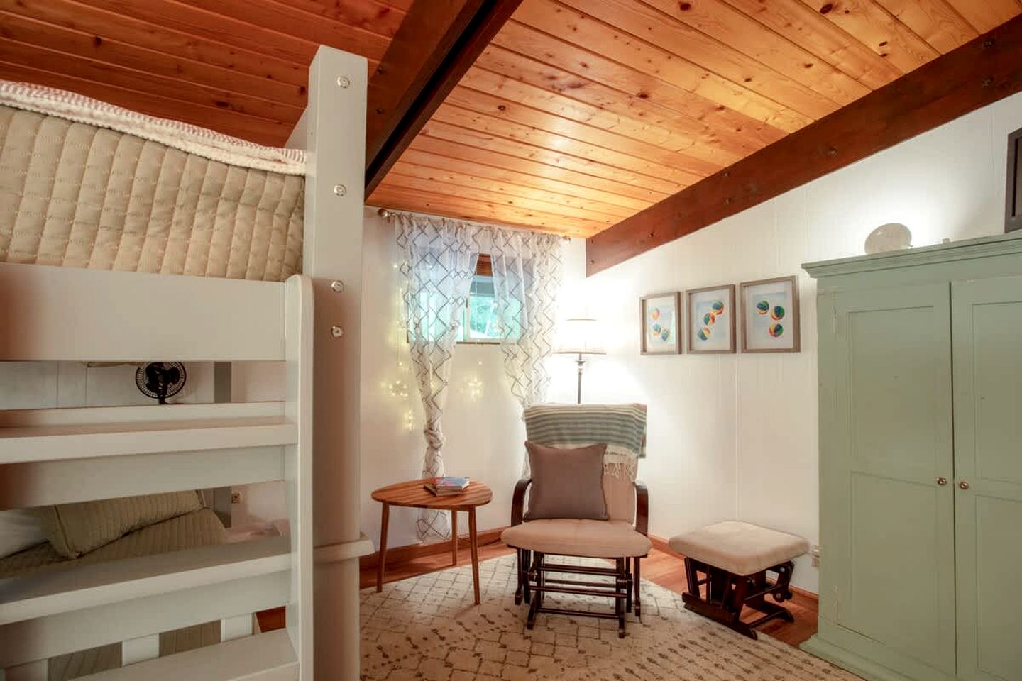 Dog Friendly Cabin on Lake Pend O'reille with Hot Tub and Lakefront Views, Perfect for a Family Retreat on the Lake