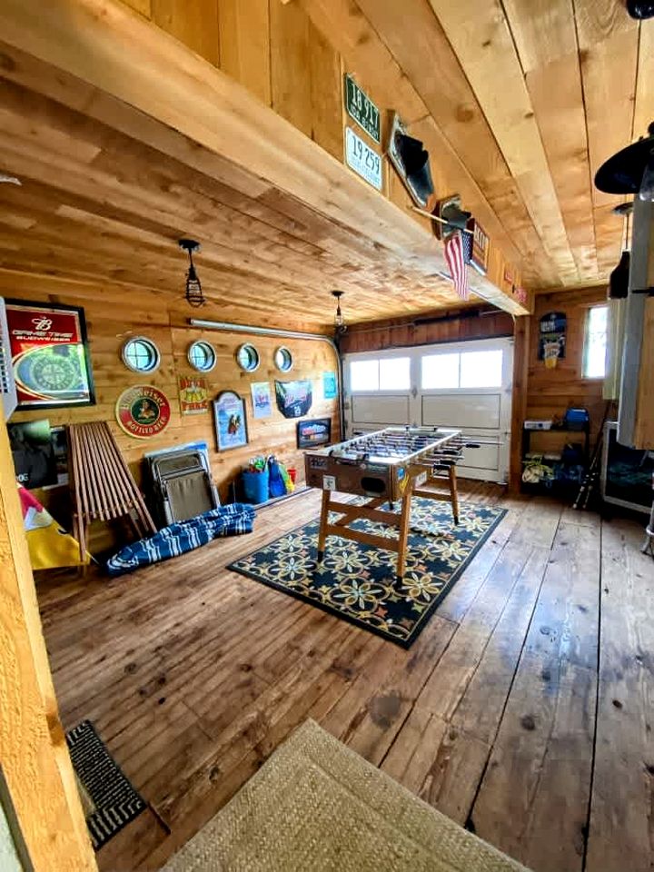 Dog Friendly Cabin on Lake Pend O'reille with Hot Tub and Lakefront Views, Perfect for a Family Retreat on the Lake