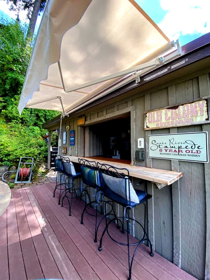 Dog Friendly Cabin on Lake Pend O'reille with Hot Tub and Lakefront Views, Perfect for a Family Retreat on the Lake