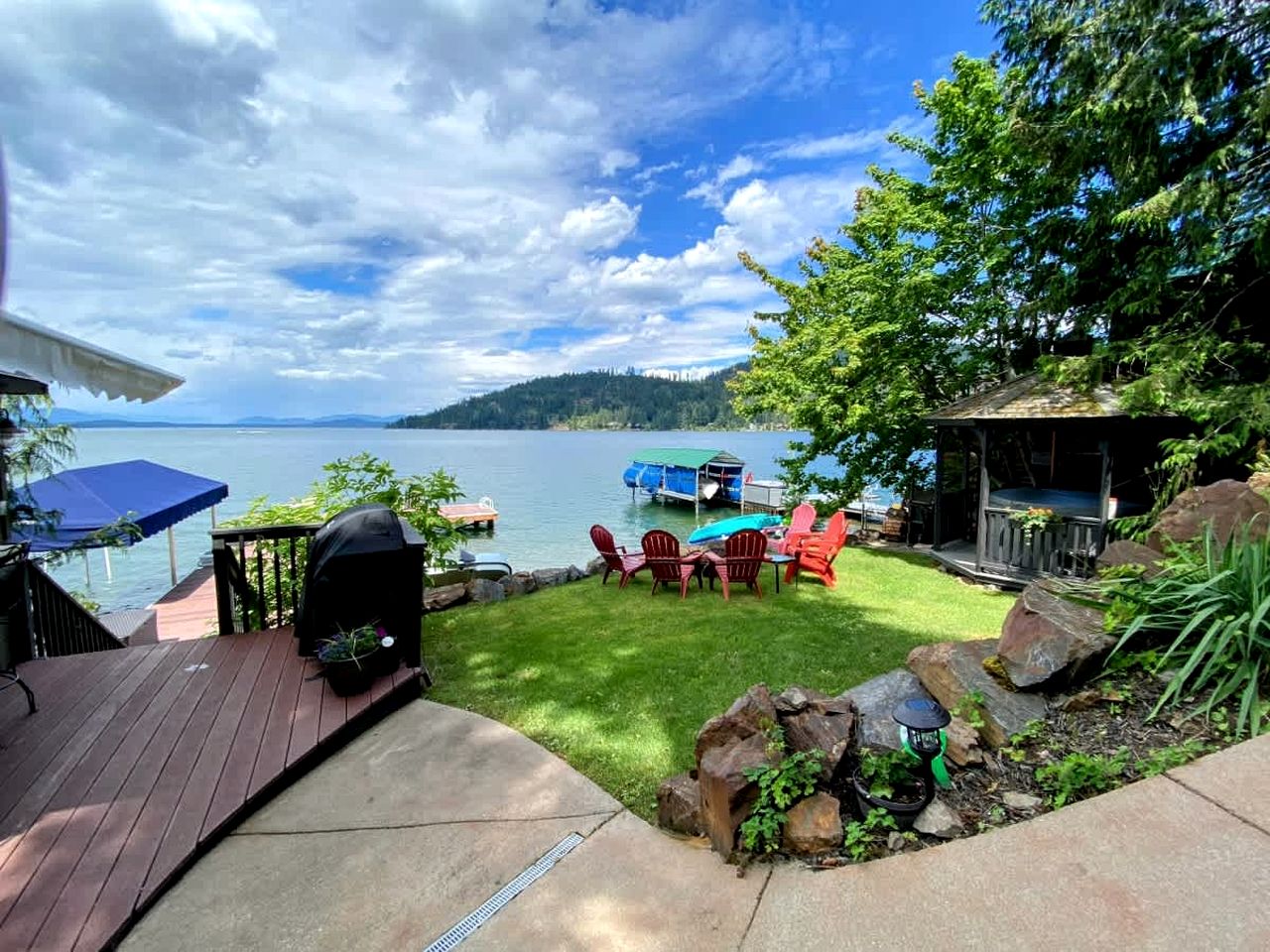 Dog Friendly Cabin on Lake Pend O'reille with Hot Tub and Lakefront Views, Perfect for a Family Retreat on the Lake
