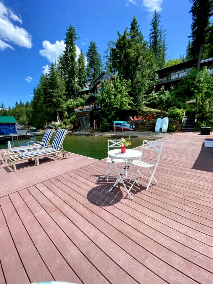 Dog Friendly Cabin on Lake Pend O'reille with Hot Tub and Lakefront Views, Perfect for a Family Retreat on the Lake
