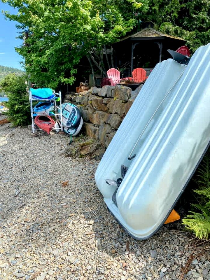 Dog Friendly Cabin on Lake Pend O'reille with Hot Tub and Lakefront Views, Perfect for a Family Retreat on the Lake