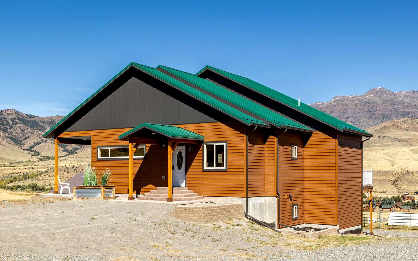 Dog-Friendly Cabin with Panoramic Mountain Views in Wyoming