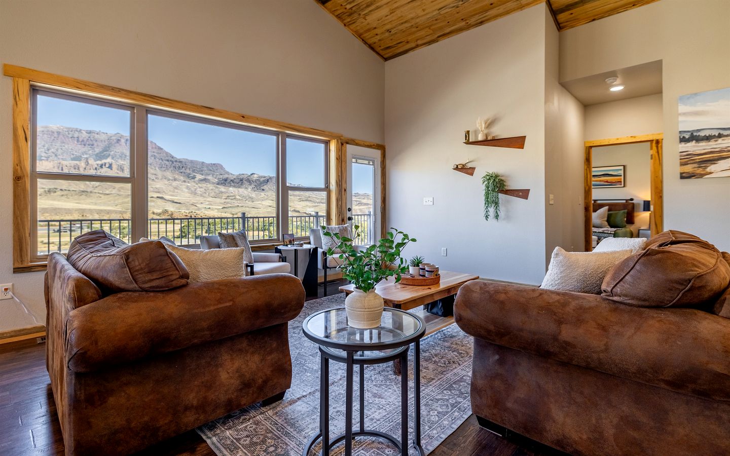 Dog-Friendly Cabin with Panoramic Mountain Views in Wyoming