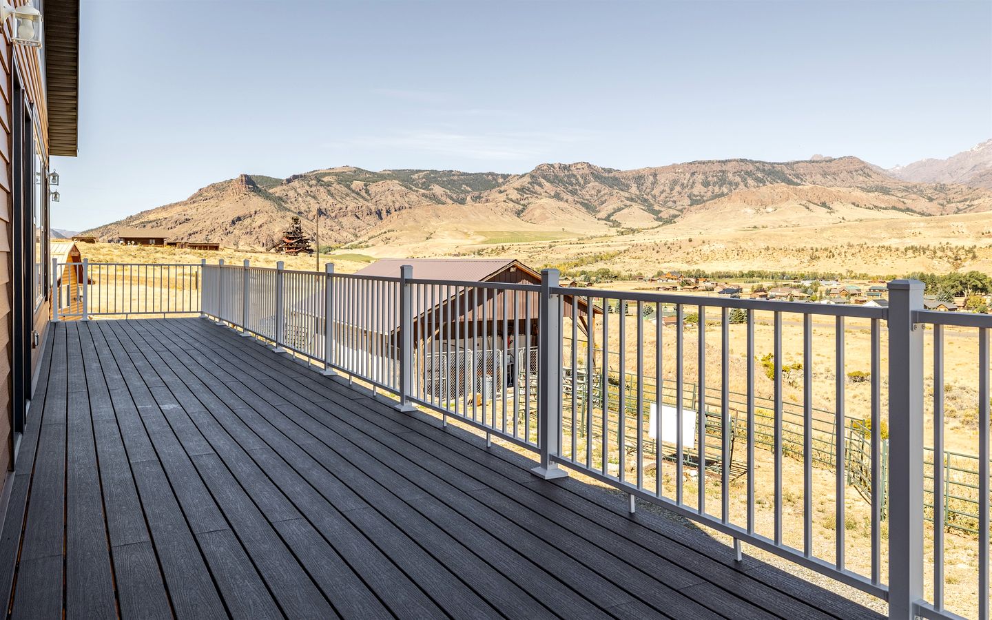 Dog-Friendly Cabin with Panoramic Mountain Views in Wyoming