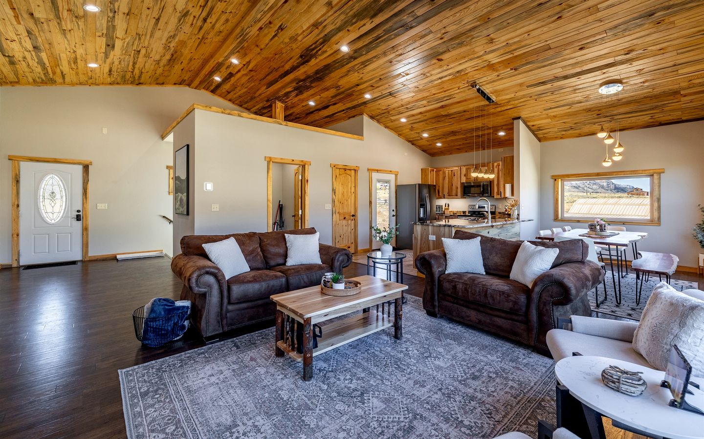 Dog-Friendly Cabin with Panoramic Mountain Views in Wyoming